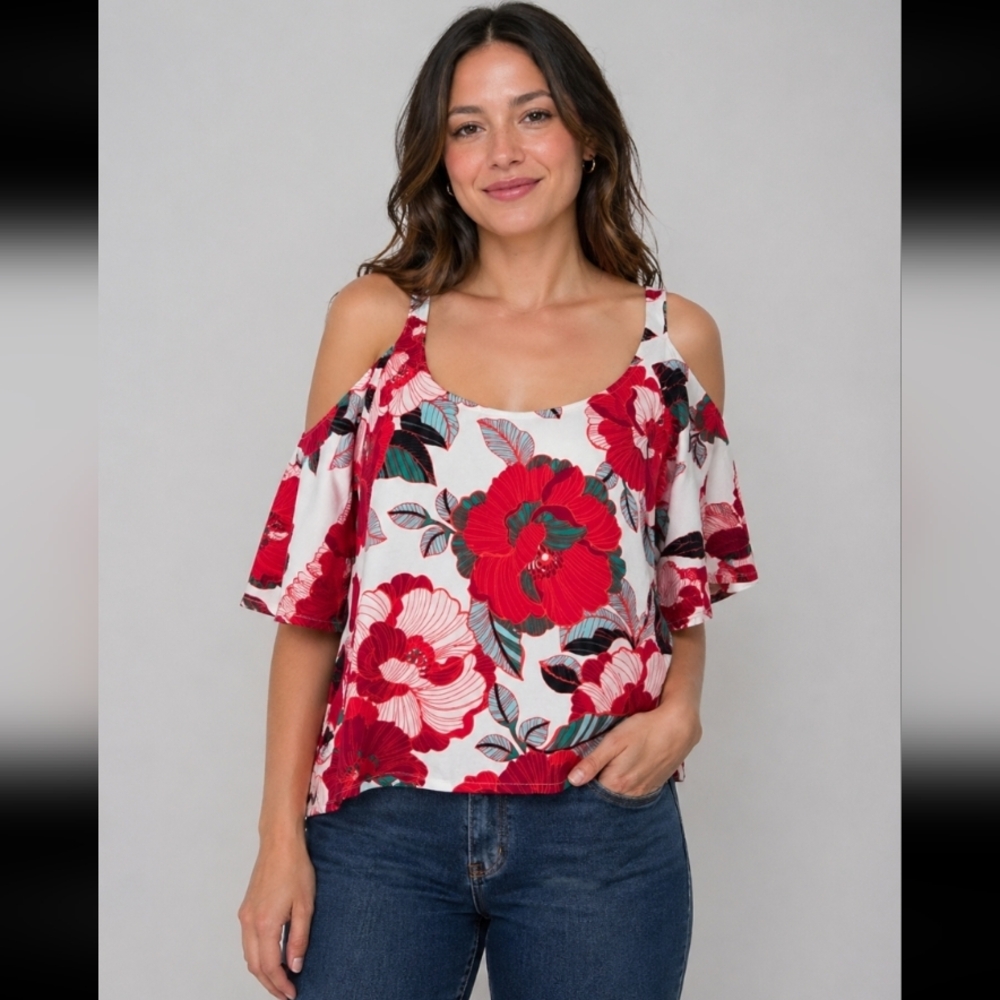 Cupcakes & Cashmere cold shoulder floral M